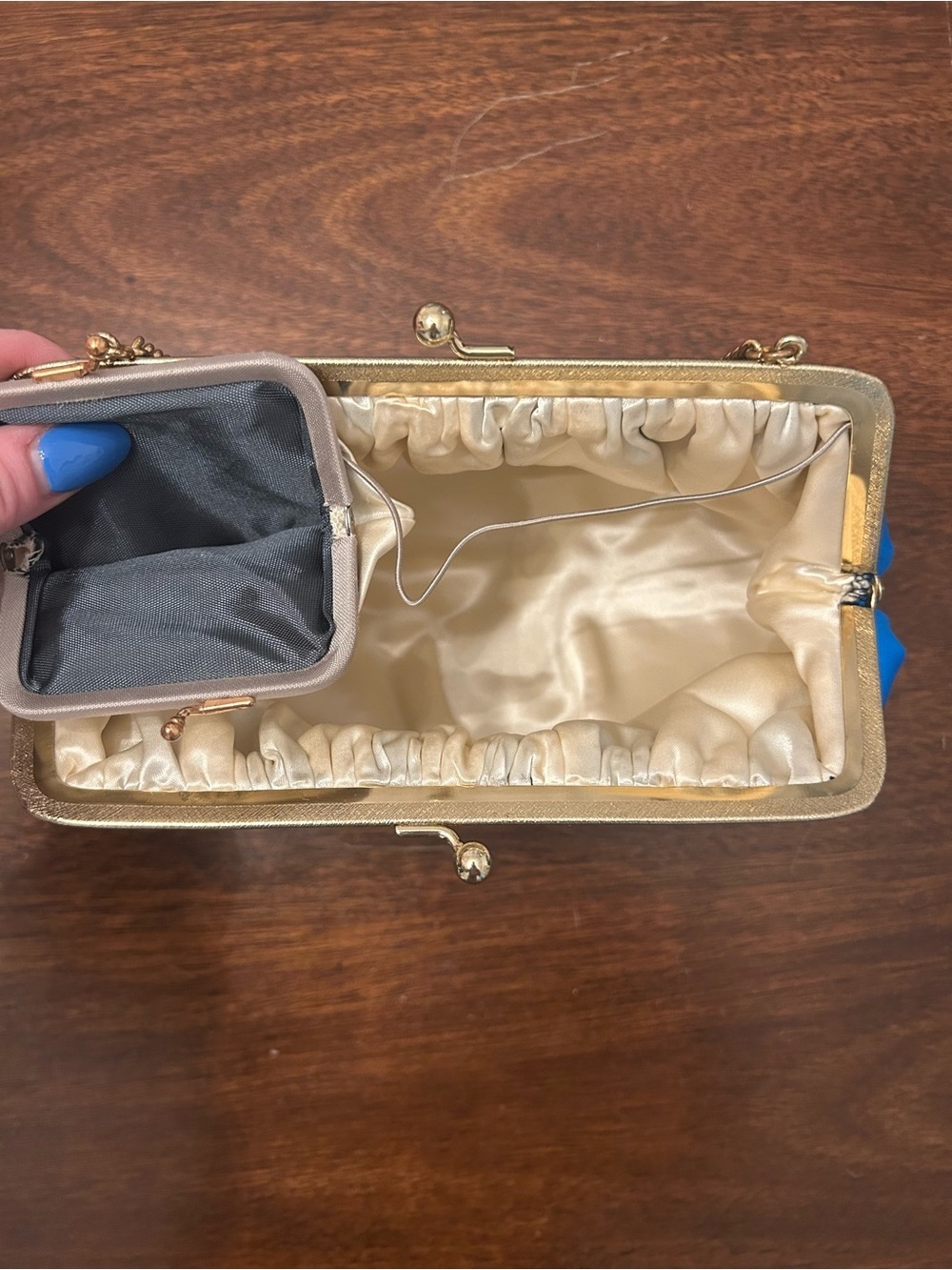 Vintage 70s Julius Resnick (JR) Blue Satin Chain-Handle Clutch with Gold Frame - Picture 3 of 6